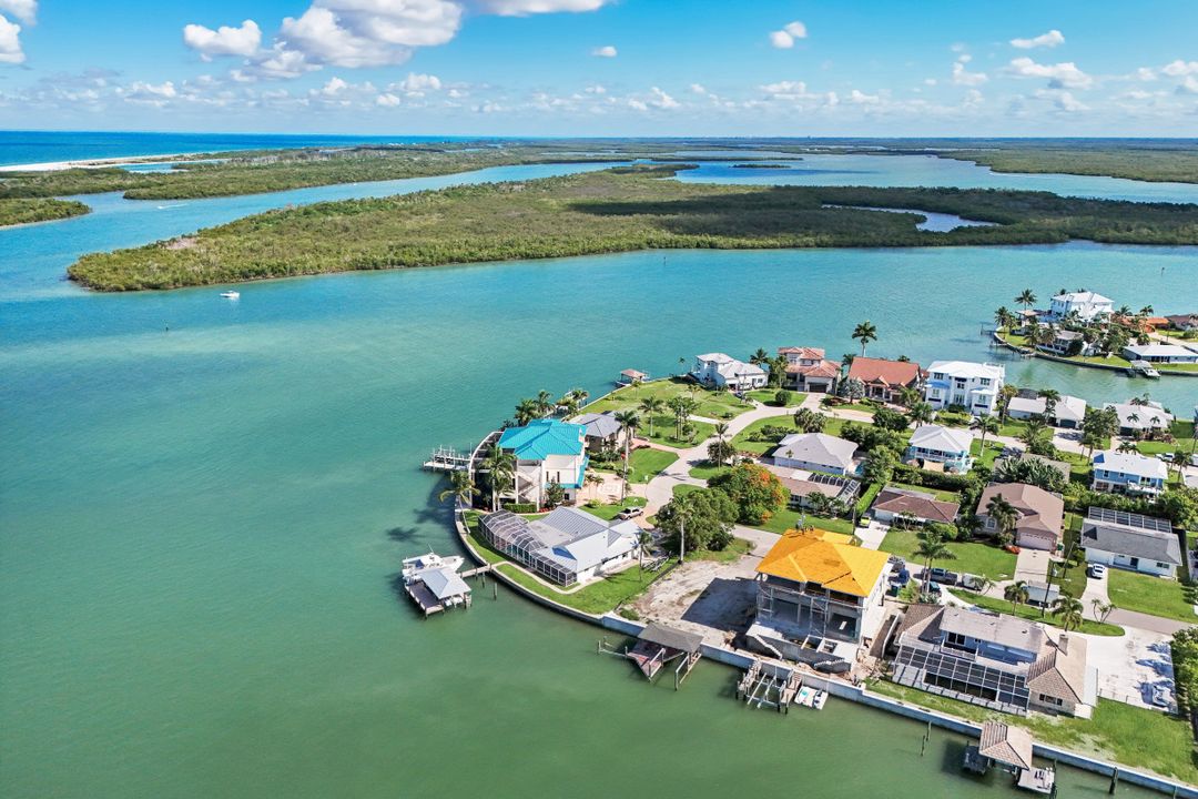 150 Tahiti Cir, Naples, FL 34113