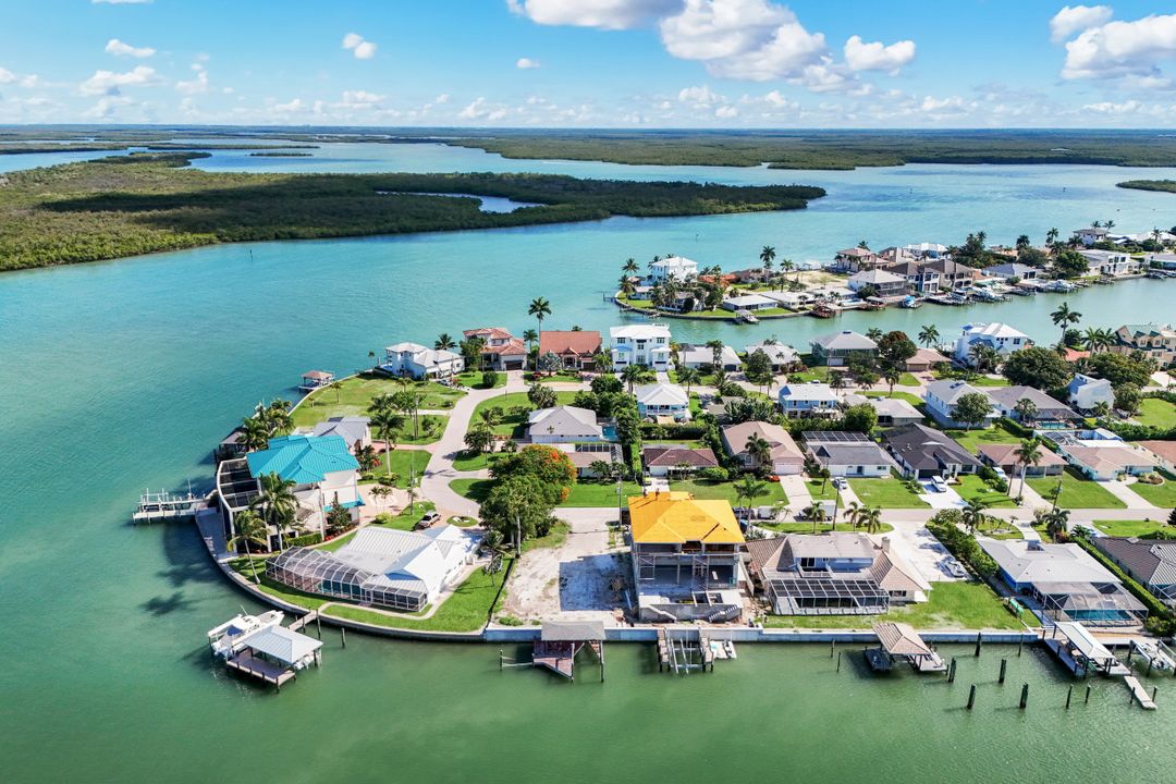 150 Tahiti Cir, Naples, FL 34113