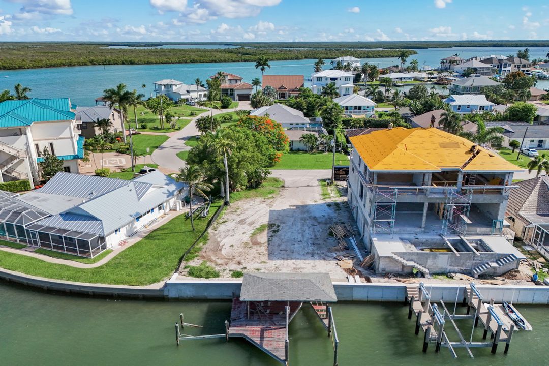 150 Tahiti Cir, Naples, FL 34113