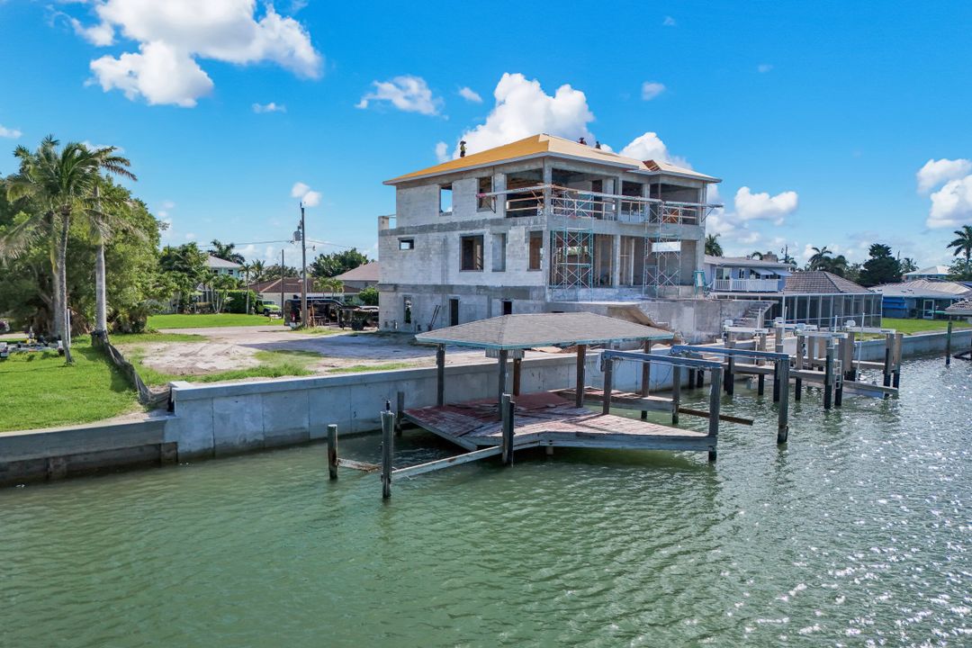 150 Tahiti Cir, Naples, FL 34113