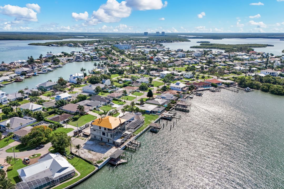 150 Tahiti Cir, Naples, FL 34113