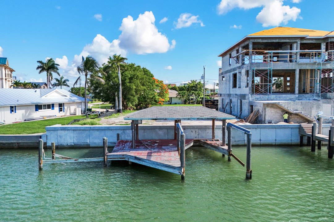 150 Tahiti Cir, Naples, FL 34113
