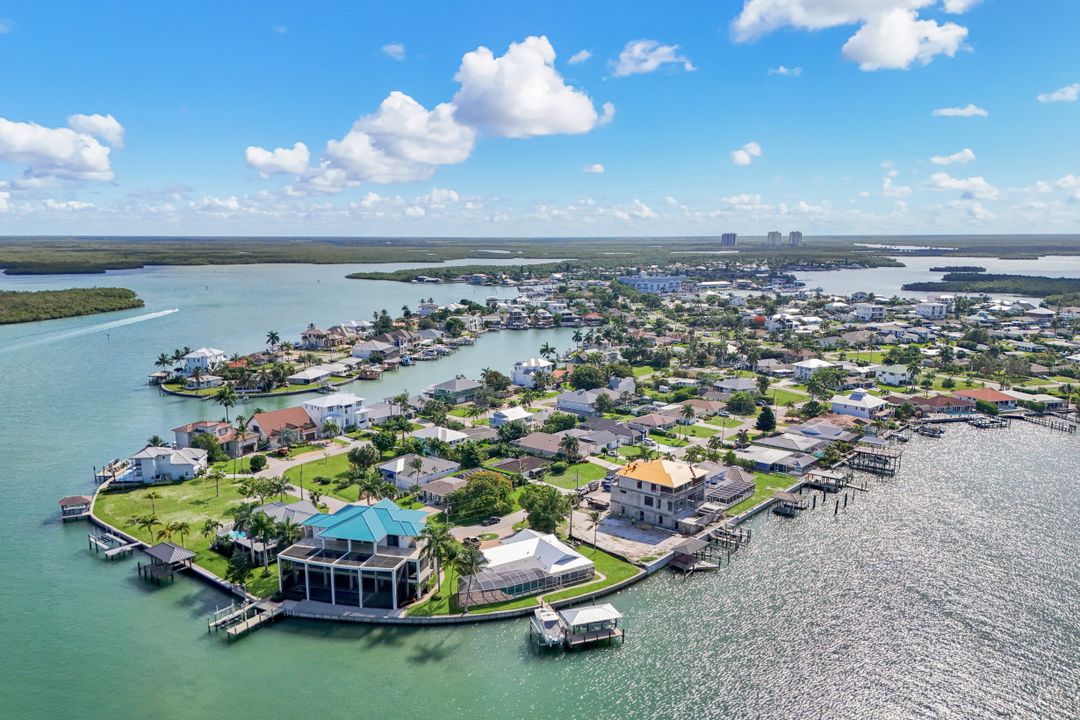 150 Tahiti Cir, Naples, FL 34113