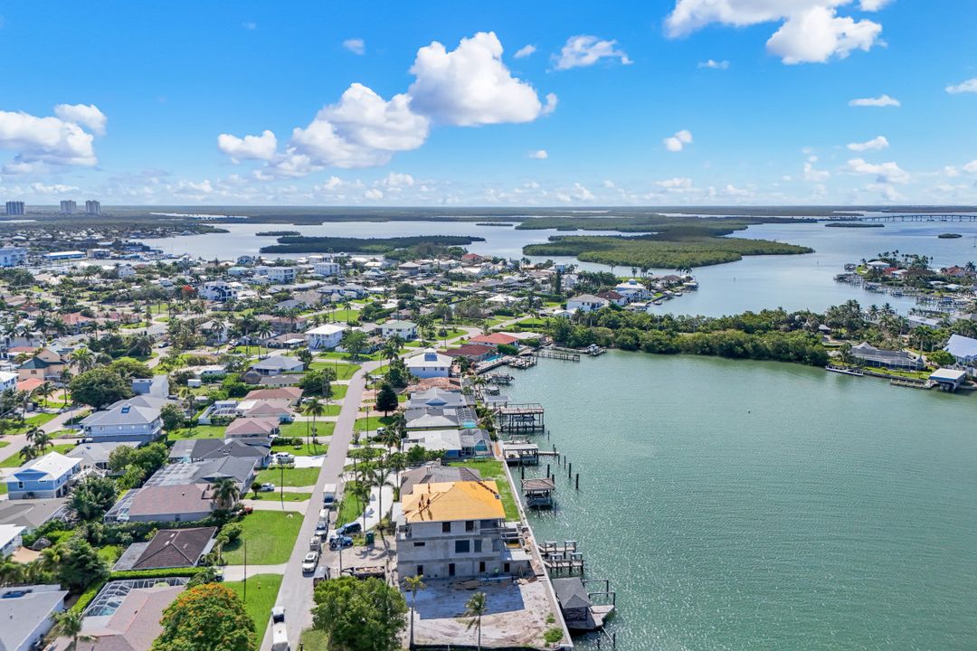 150 Tahiti Cir, Naples, FL 34113