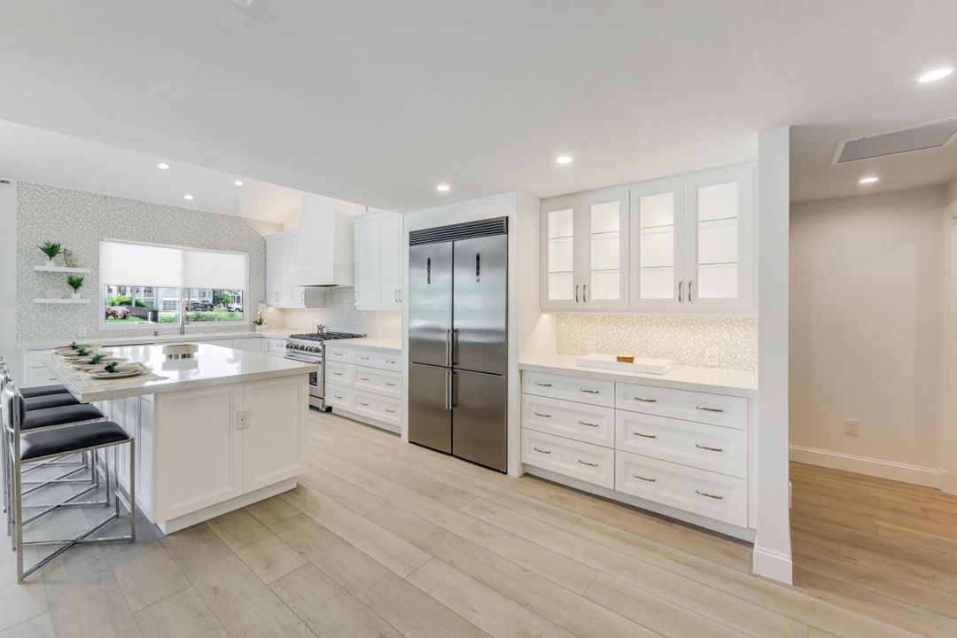 151 Bayview Ave, Naples, FL 34108
