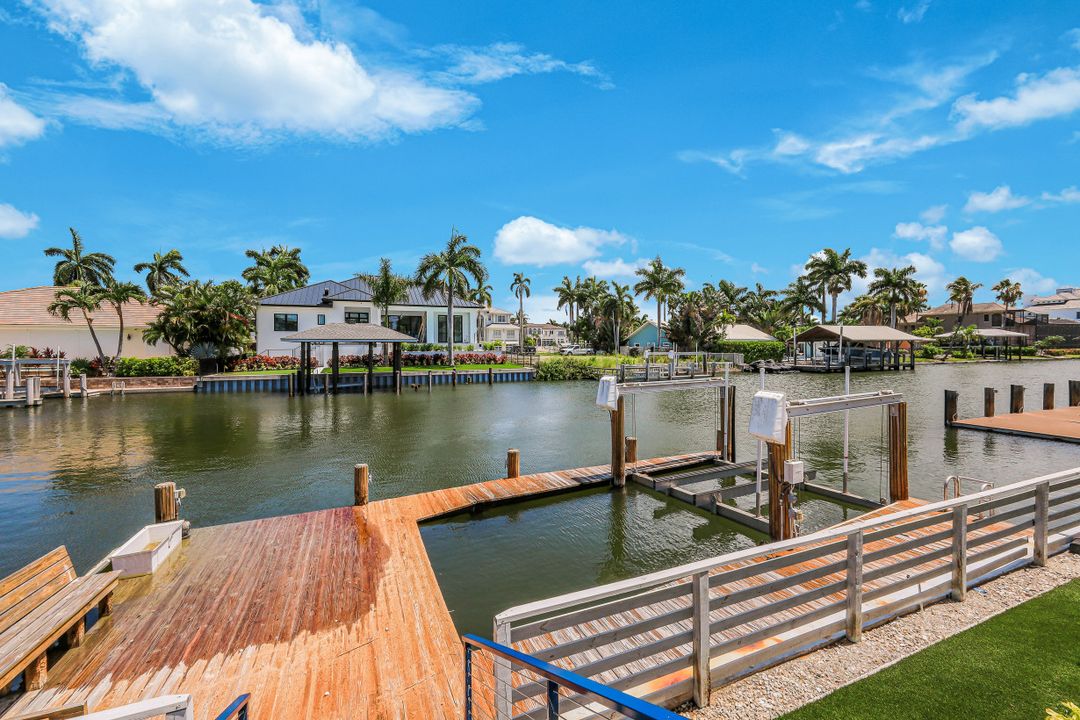 151 Bayview Ave, Naples, FL 34108