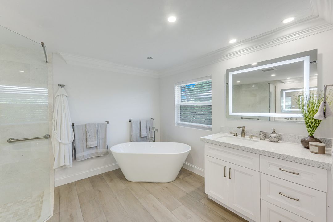 151 Bayview Ave, Naples, FL 34108