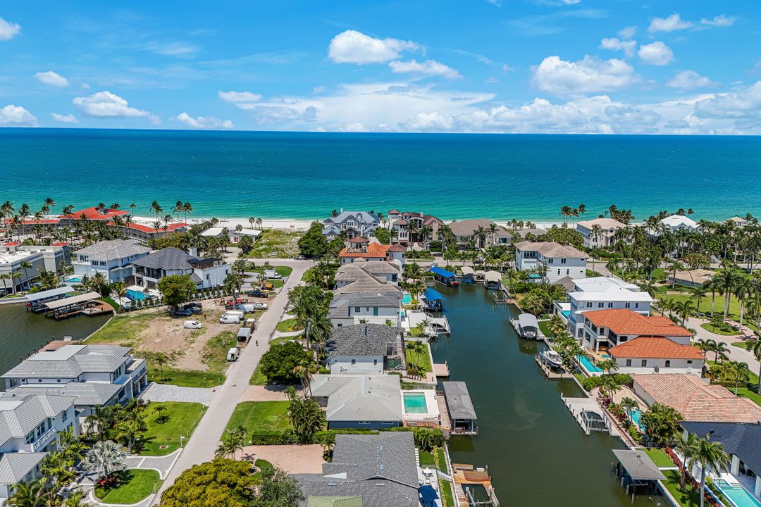 151 Bayview Ave, Naples, FL 34108