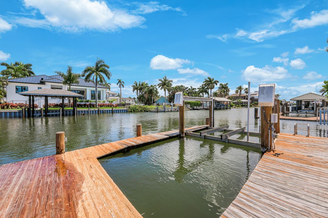 151 Bayview Ave, Naples, FL 34108