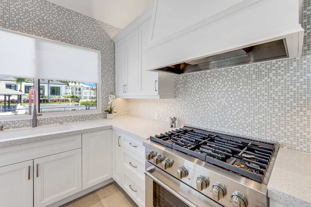 151 Bayview Ave, Naples, FL 34108
