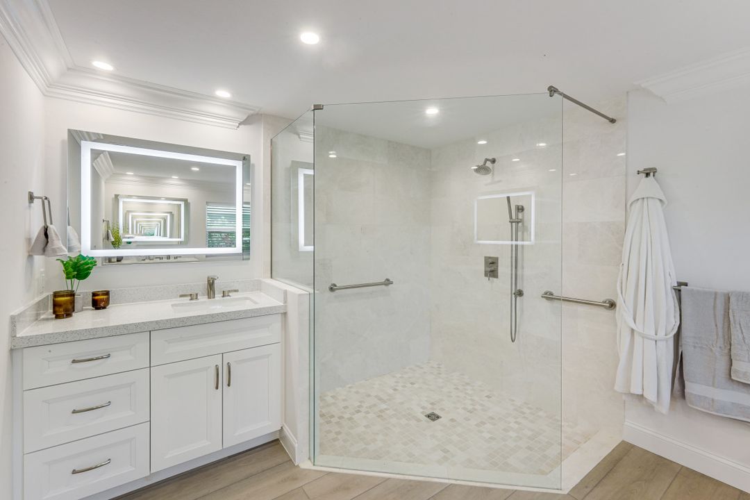 151 Bayview Ave, Naples, FL 34108