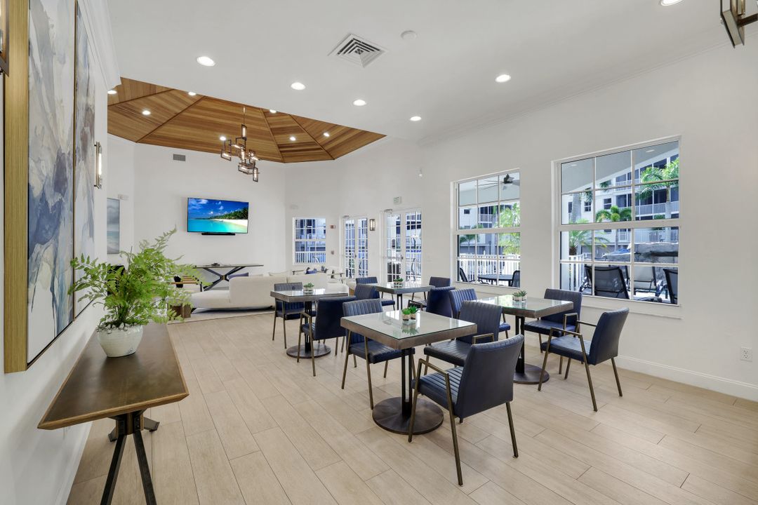 460 Launch Cir #202, Naples, FL 34108