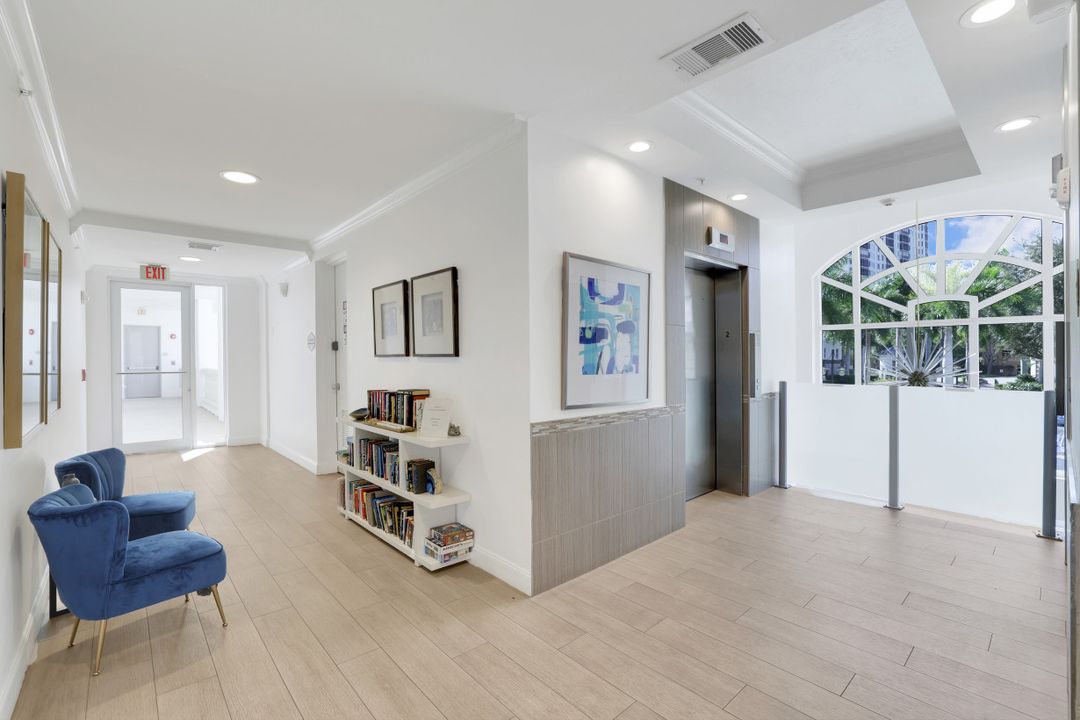 460 Launch Cir #202, Naples, FL 34108