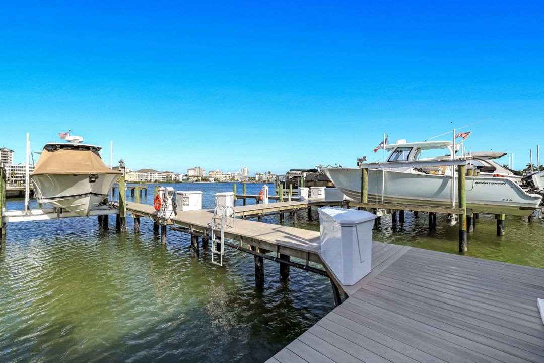 460 Launch Cir #202, Naples, FL 34108