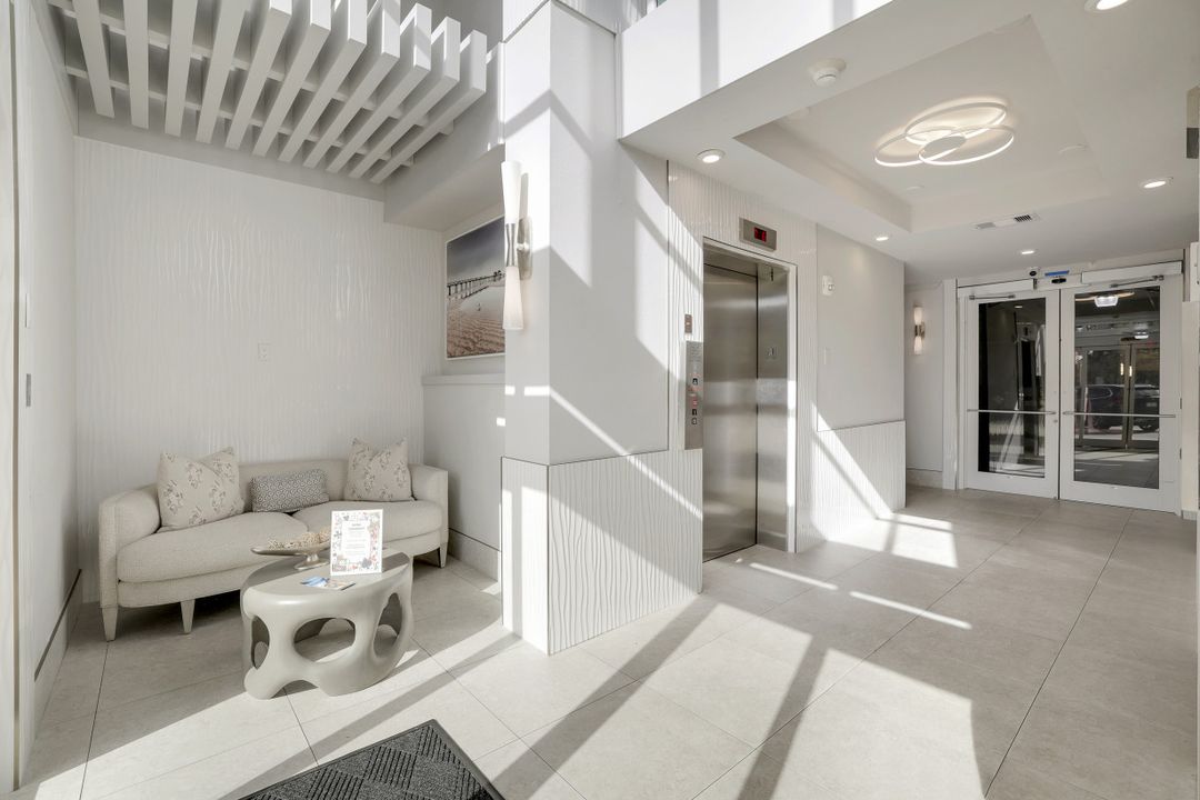 460 Launch Cir #202, Naples, FL 34108