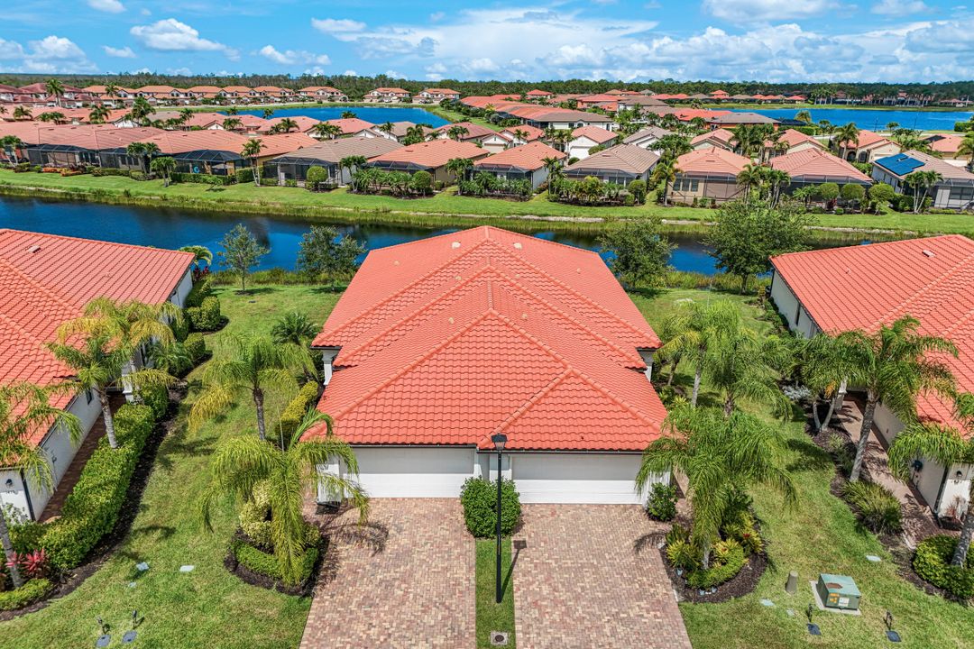 1427 Oceania Dr, Naples, FL 34113