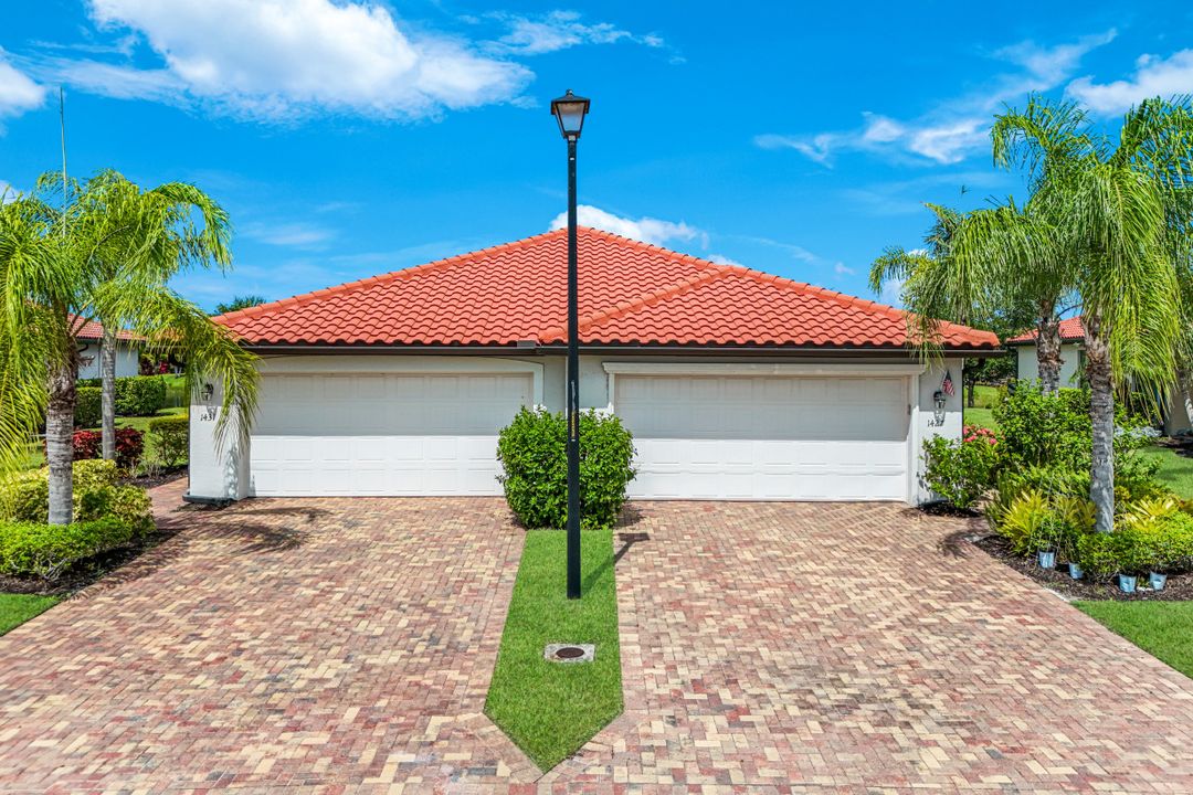 1427 Oceania Dr, Naples, FL 34113