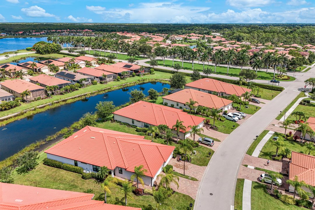 1427 Oceania Dr, Naples, FL 34113