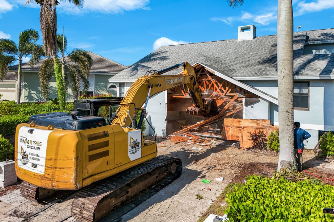 701 Rockport Ct, Marco Island, FL 34145