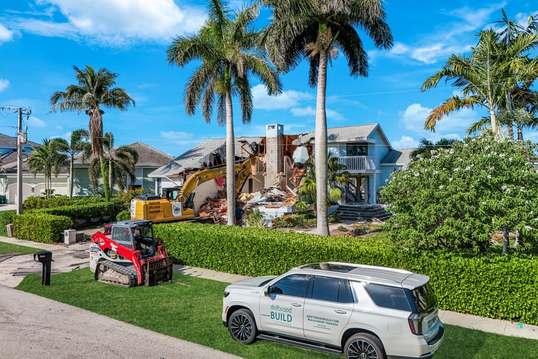 701 Rockport Ct, Marco Island, FL 34145