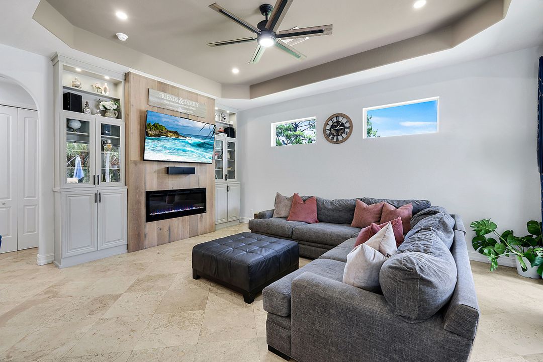 1160 13th St SW, Naples, FL 34117