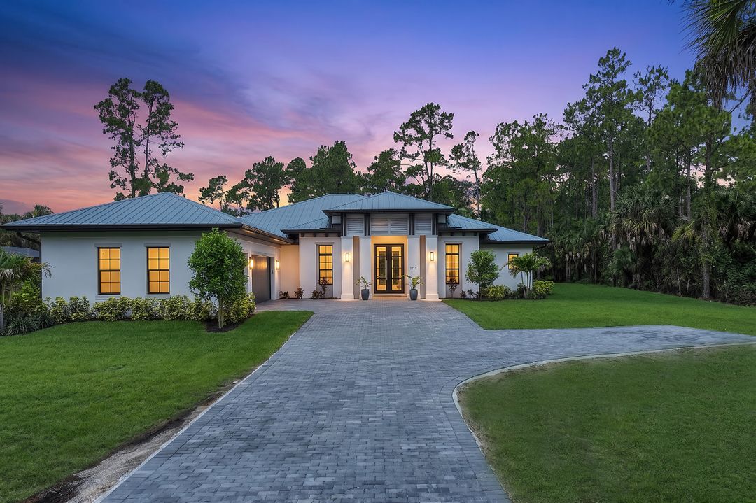 933 11th St SW, Naples, FL 34117