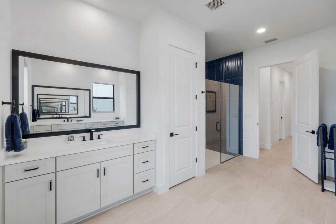 2428 Waterfront Cir, Sarasota, FL 34240