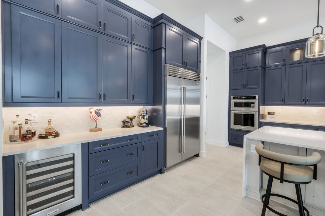 2428 Waterfront Cir, Sarasota, FL 34240