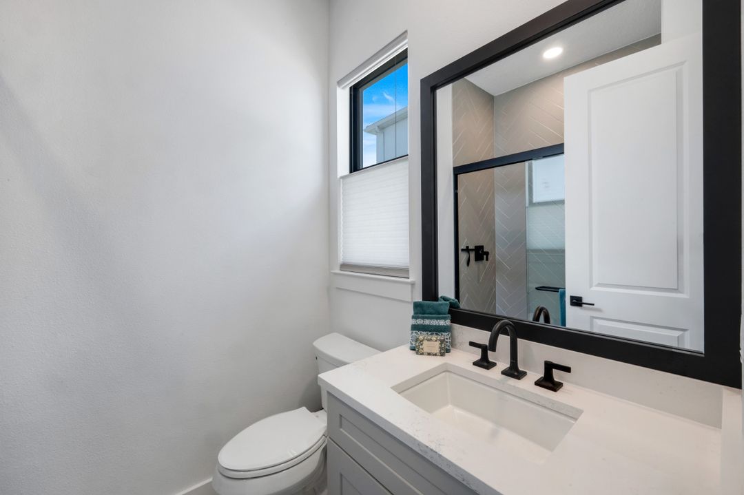 2428 Waterfront Cir, Sarasota, FL 34240