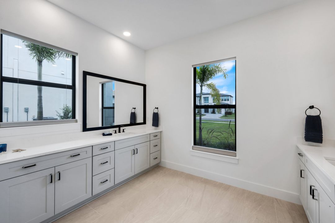 2428 Waterfront Cir, Sarasota, FL 34240