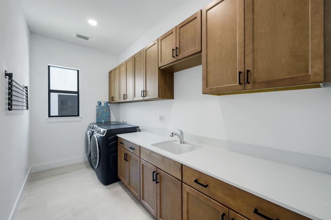 2428 Waterfront Cir, Sarasota, FL 34240