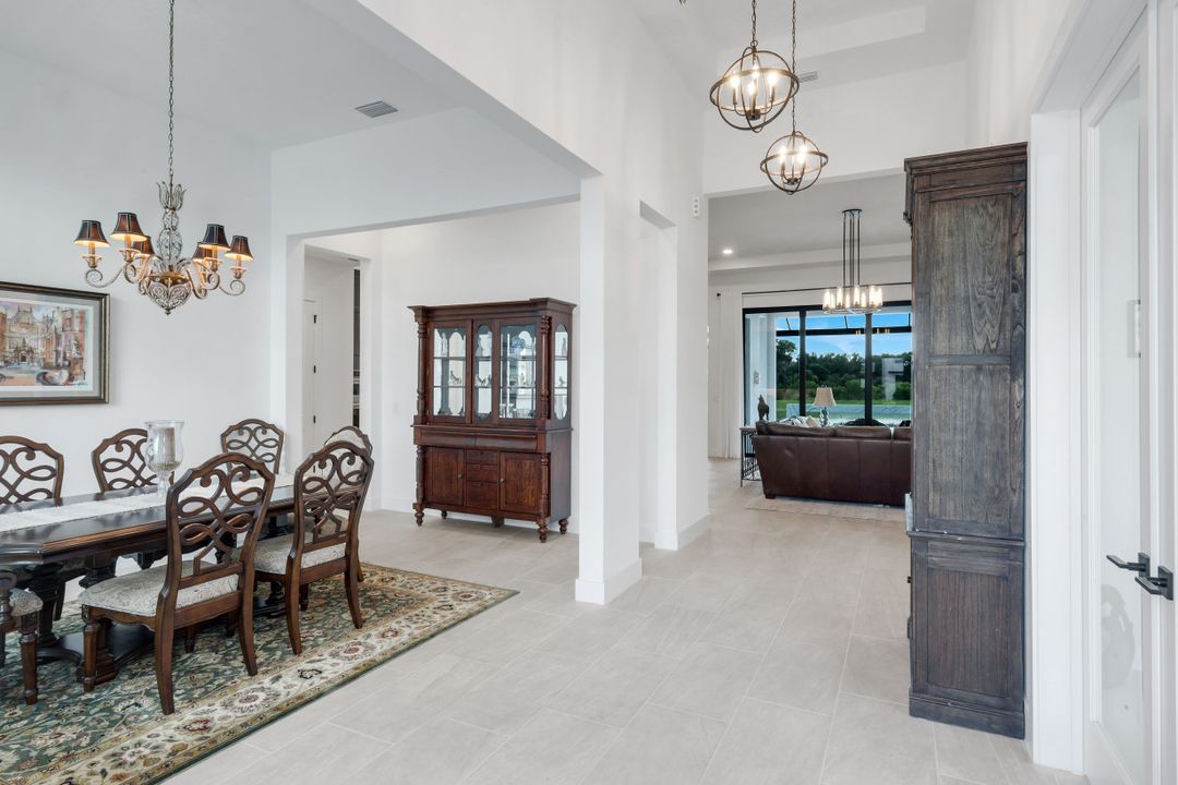2428 Waterfront Cir, Sarasota, FL 34240