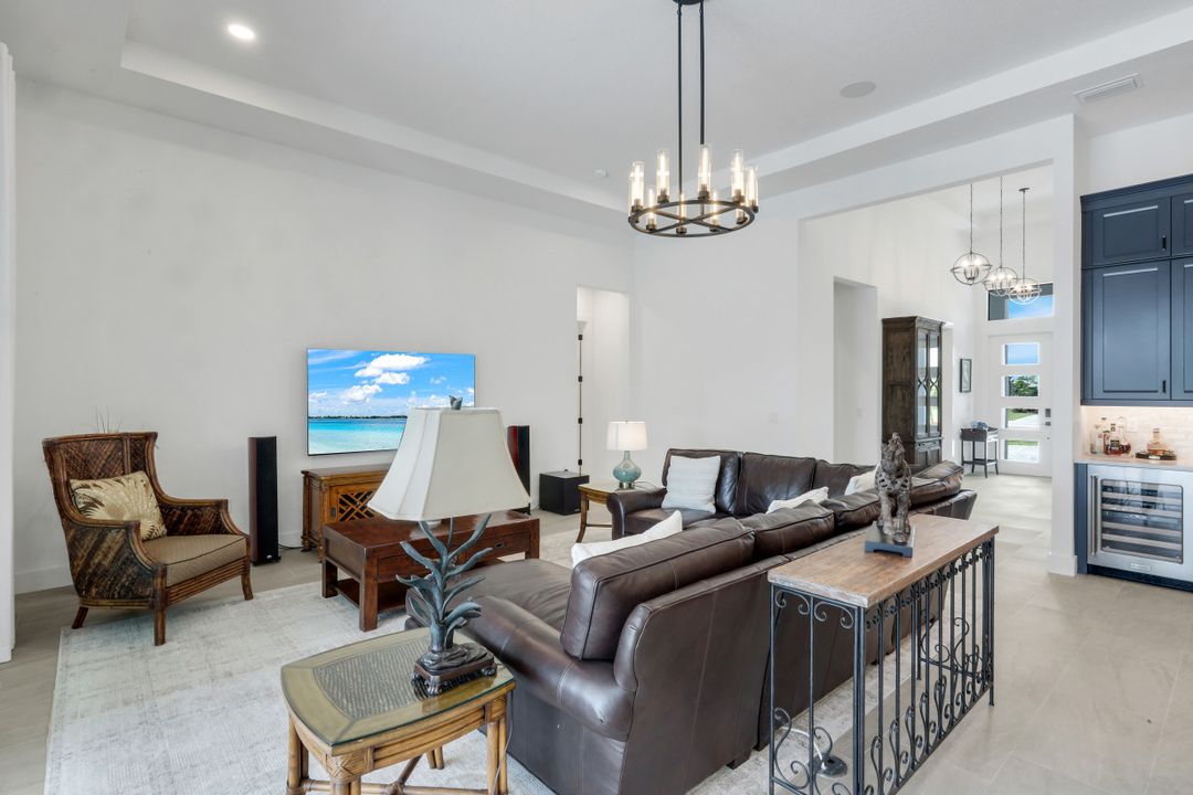 2428 Waterfront Cir, Sarasota, FL 34240