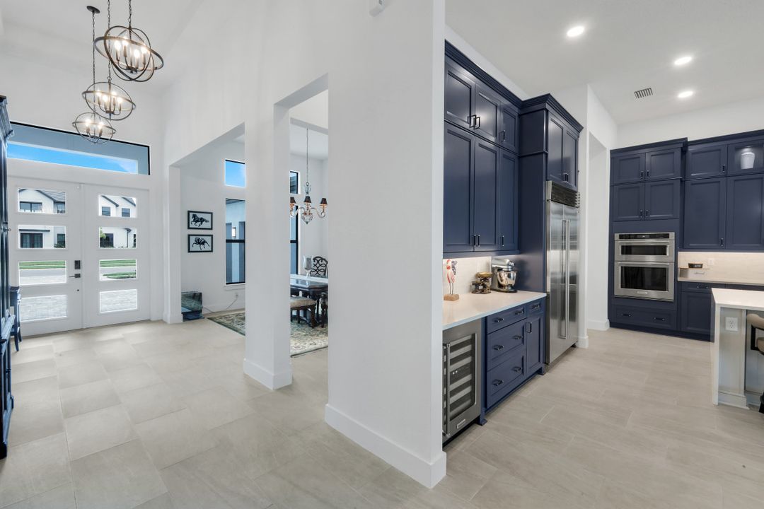 2428 Waterfront Cir, Sarasota, FL 34240
