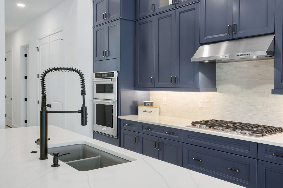 2428 Waterfront Cir, Sarasota, FL 34240