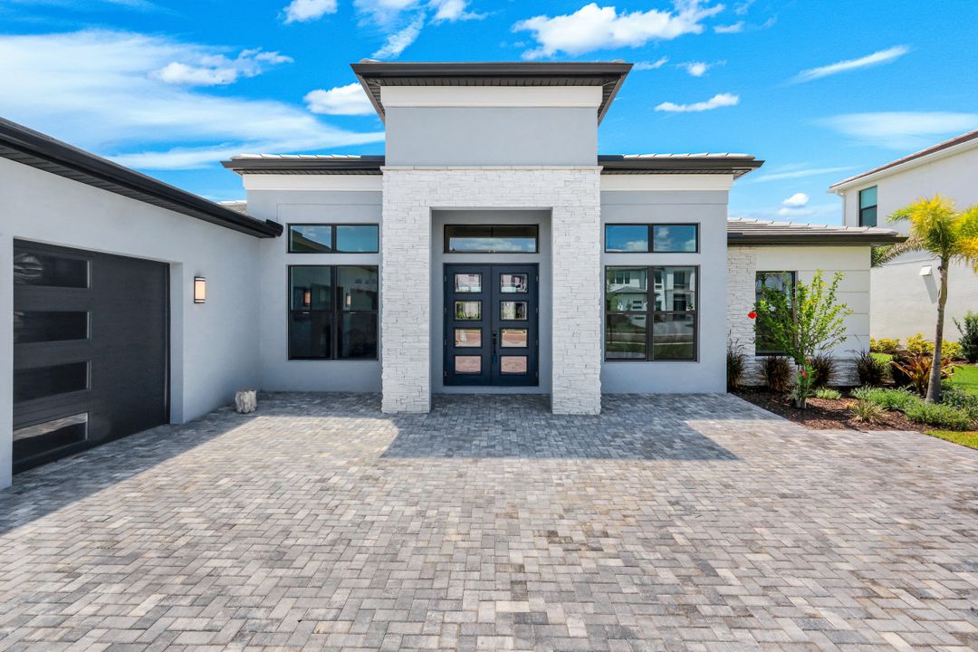 2428 Waterfront Cir, Sarasota, FL 34240