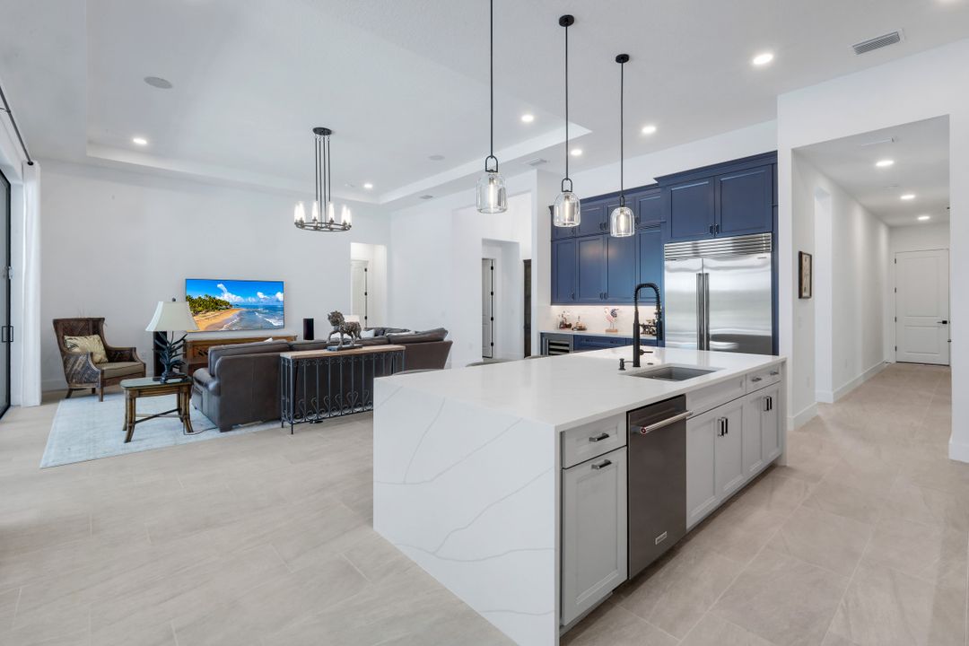 2428 Waterfront Cir, Sarasota, FL 34240