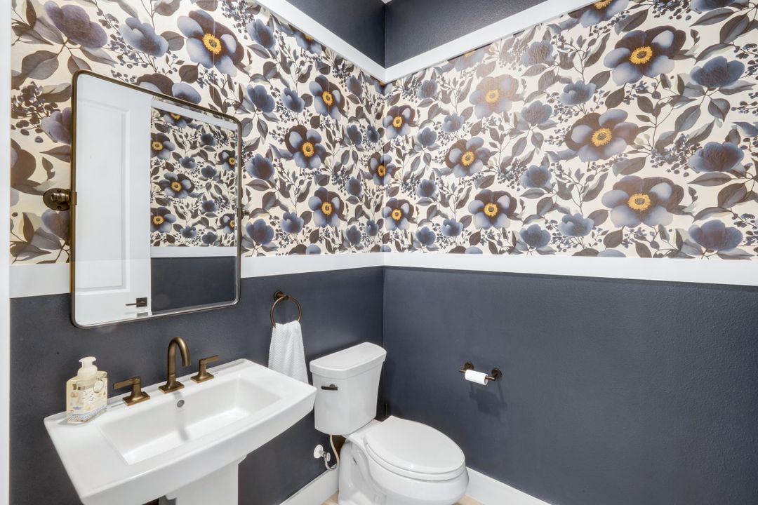 2428 Waterfront Cir, Sarasota, FL 34240