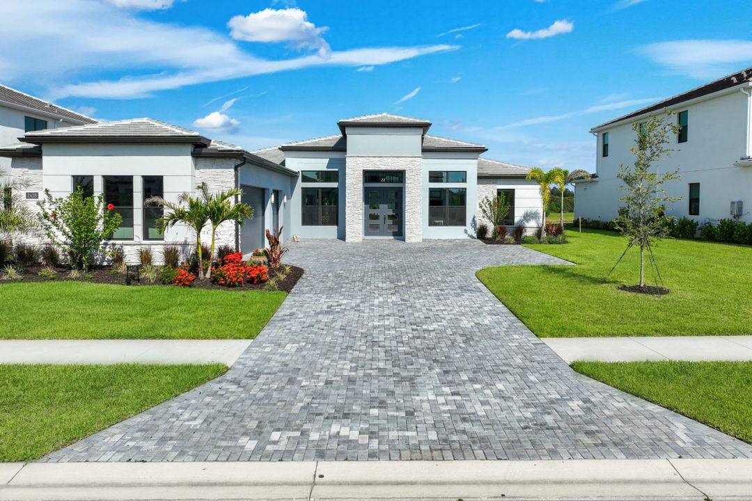 2428 Waterfront Cir, Sarasota, FL 34240