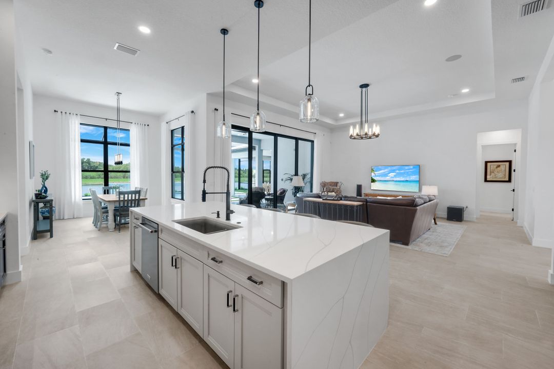 2428 Waterfront Cir, Sarasota, FL 34240