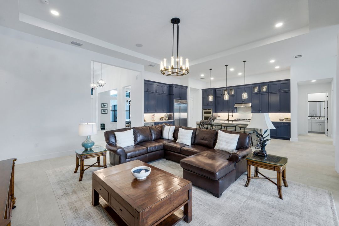 2428 Waterfront Cir, Sarasota, FL 34240