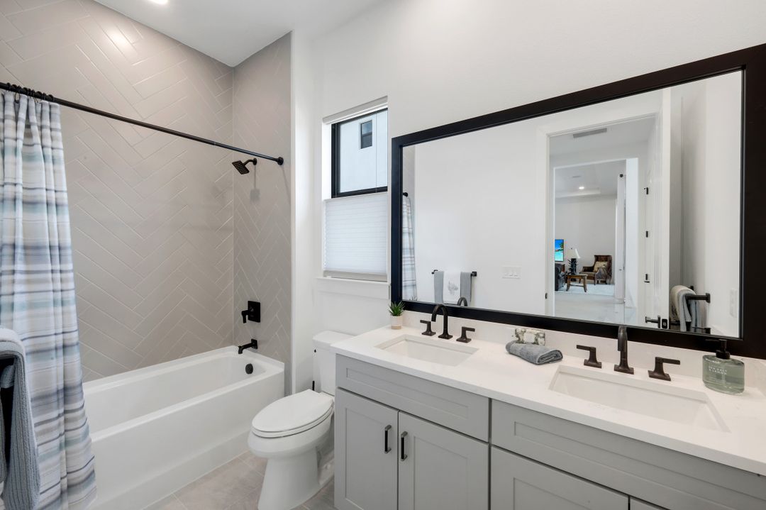 2428 Waterfront Cir, Sarasota, FL 34240