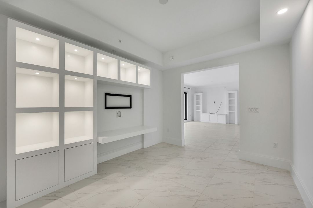 1135 3rd Ave S  #318, Naples, FL 34102