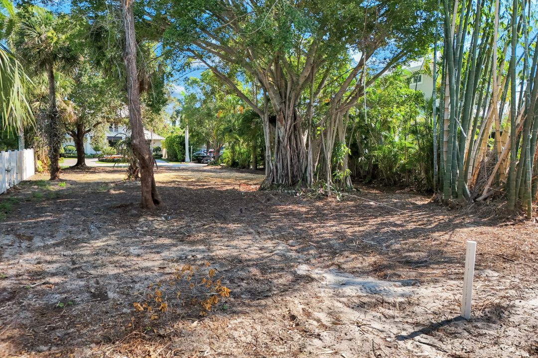 760 1st Ave N, Naples, FL 34102