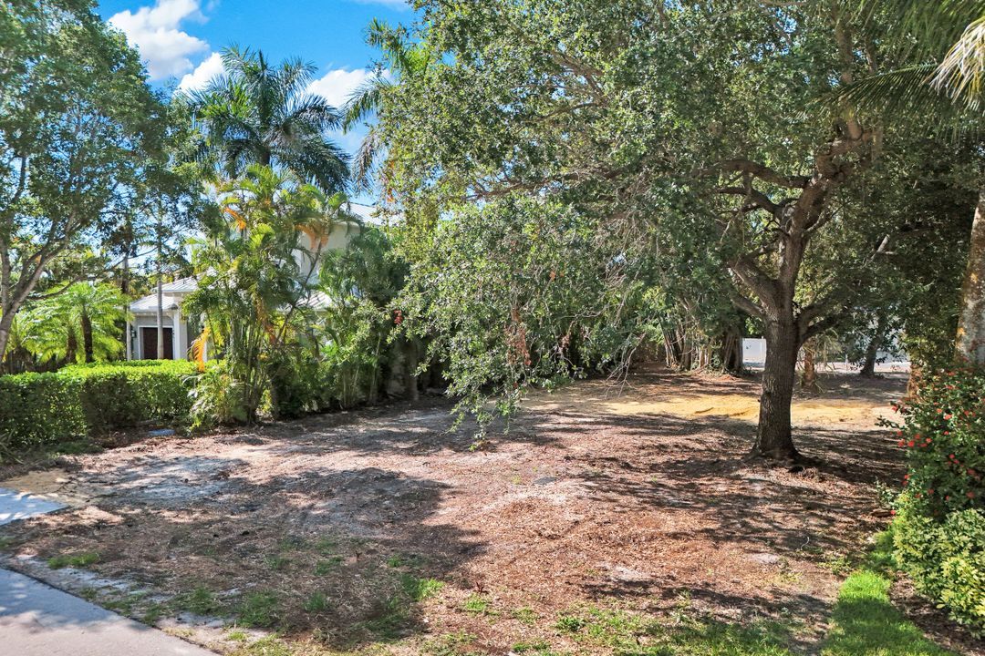 760 1st Ave N, Naples, FL 34102