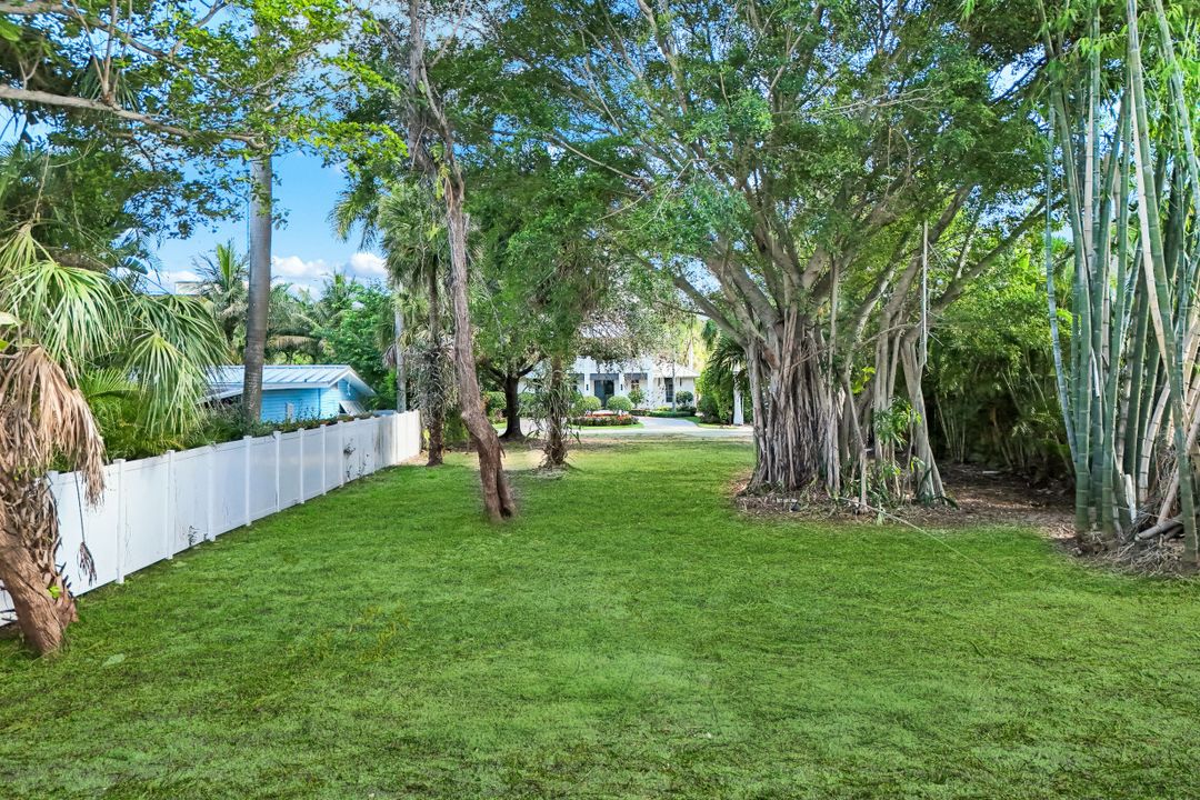 760 1st Ave N, Naples, FL 34102
