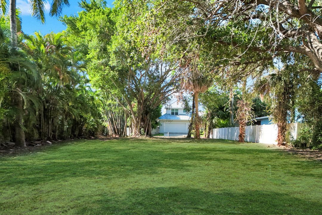 760 1st Ave N, Naples, FL 34102