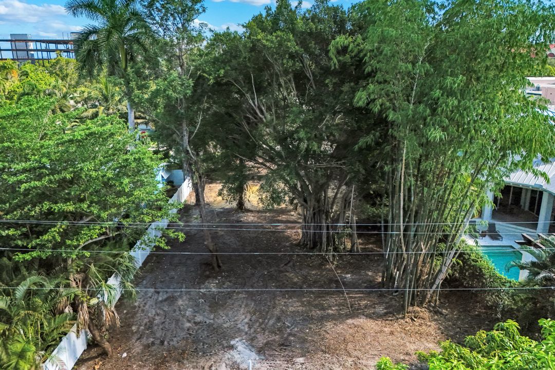 760 1st Ave N, Naples, FL 34102