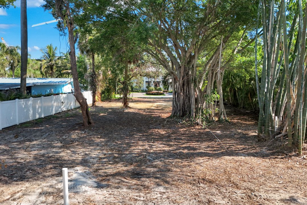 760 1st Ave N, Naples, FL 34102