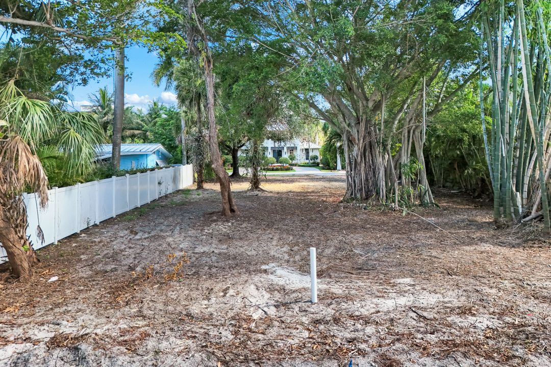 760 1st Ave N, Naples, FL 34102